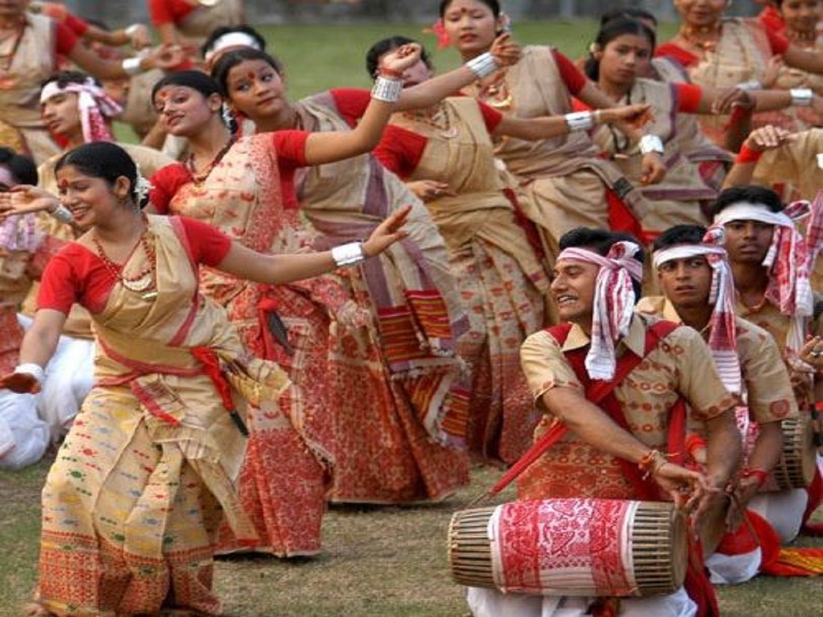 Famous Folk Dances Of India: गरबा से लेकर घूमर तक जानिए भारत के रंग-बिरंगे लोक नृत्य - Photo Gallery