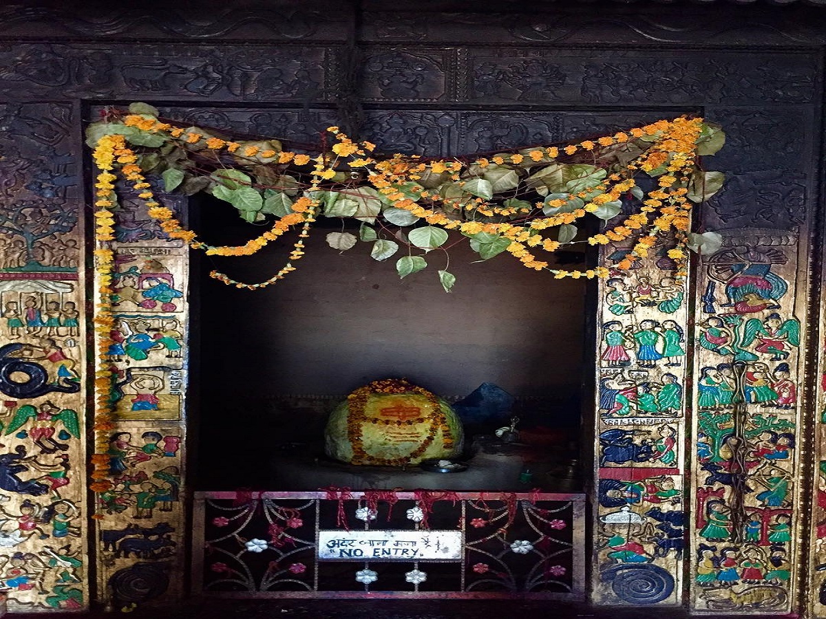 Bijli Mahadev Temple, Kullu: कुल्लू का रहस्यमयी मंदिर, जहां हर 12 साल में शिवलिंग पर गिरती है आकाशीय बिजली - Photo Gallery