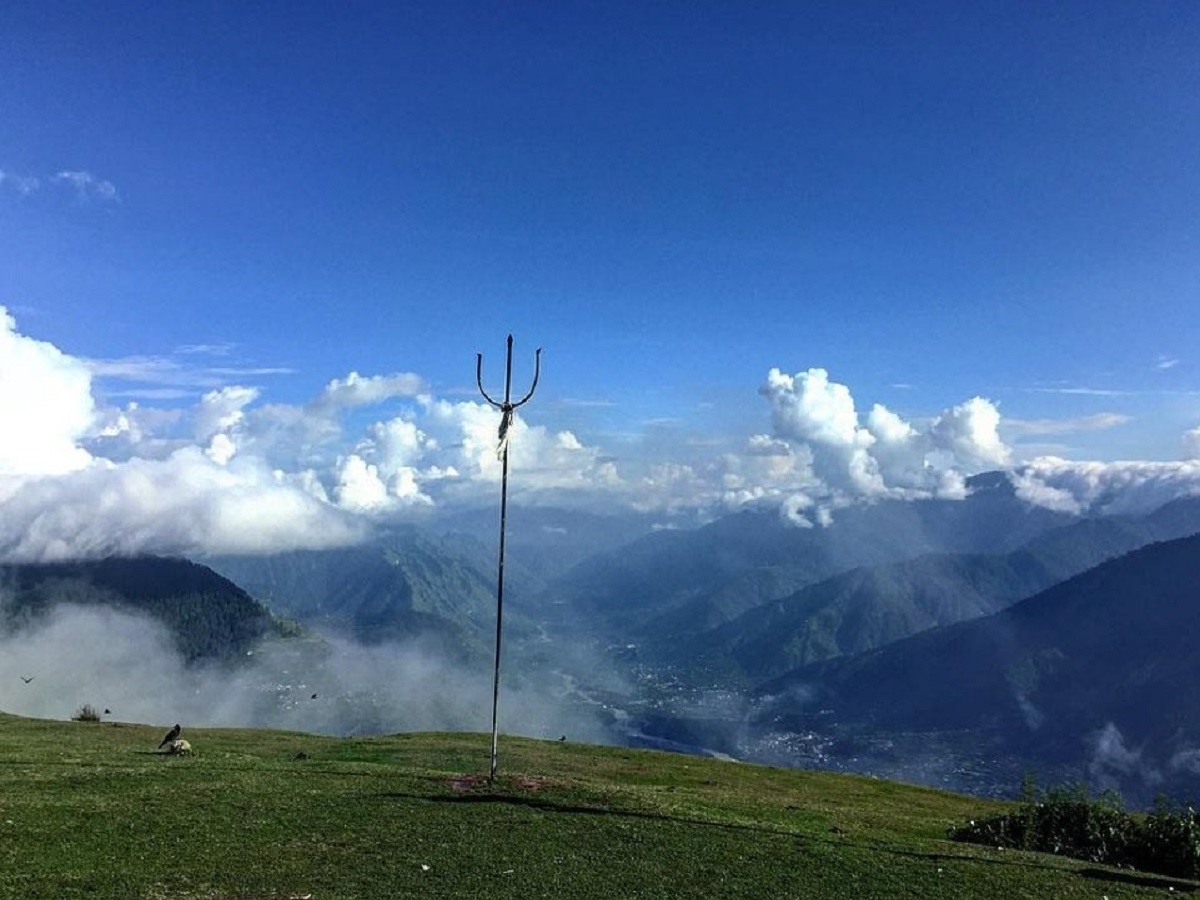 Bijli Mahadev Temple, Kullu: कुल्लू का रहस्यमयी मंदिर, जहां हर 12 साल में शिवलिंग पर गिरती है आकाशीय बिजली - Photo Gallery