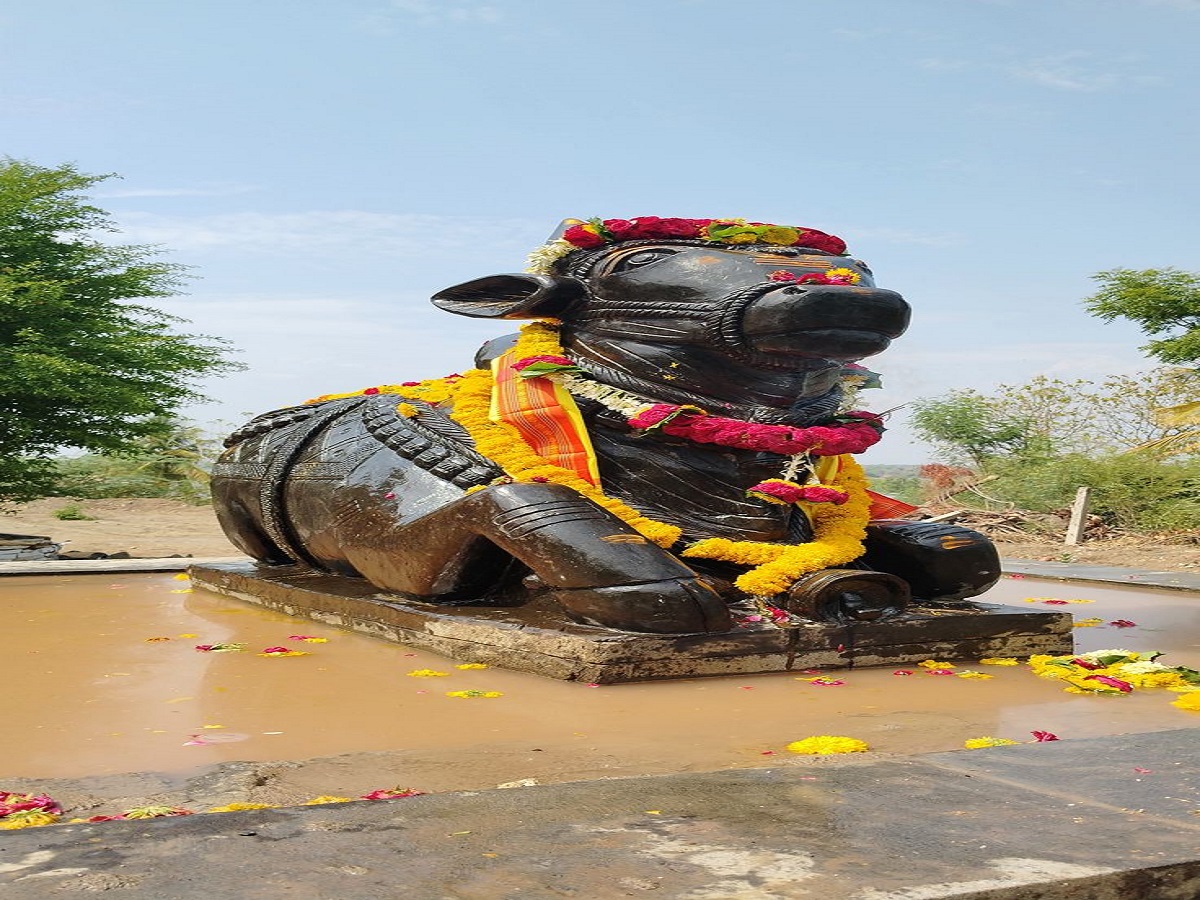 क्या नंदी के कान में बोलने से सच में पूरी होती है हर इच्छा? जानिए धार्मिक रहस्य - Photo Gallery