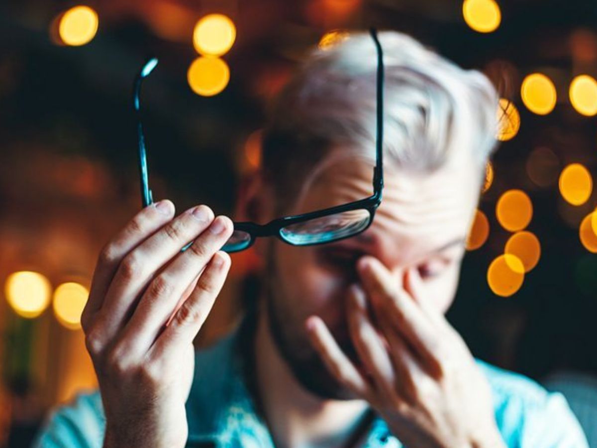 Signs That You Don’t Get Enough Sleep: समय से नींद पूरी नहीं हो पाने से आपको भी हो सकते हैं आंखों के नीचे काले घेरे - Photo Gallery