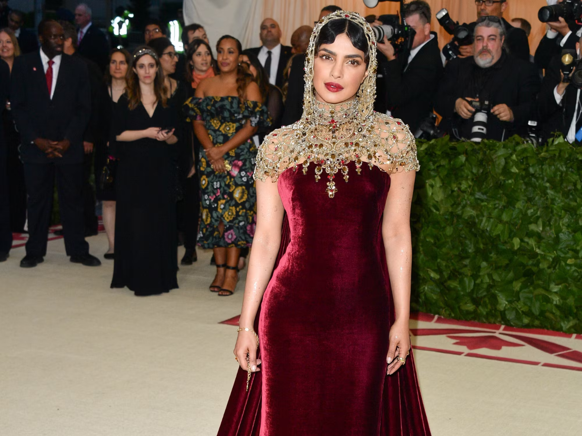 प्रियंका चोपड़ा ने 7 बार अंतर्राष्ट्रीय रेड कार्पेट और फैशन इवेंट्स में जलवा बिखेरा - Photo Gallery