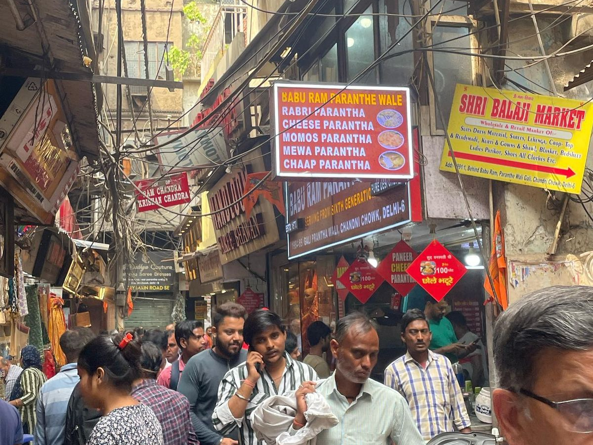 Delhi Cheapest Market:  अगर आप भी है शॉपिंग के शौकीन , तो जाइए दिल्ली की इन सस्ती मार्केट में - Photo Gallery