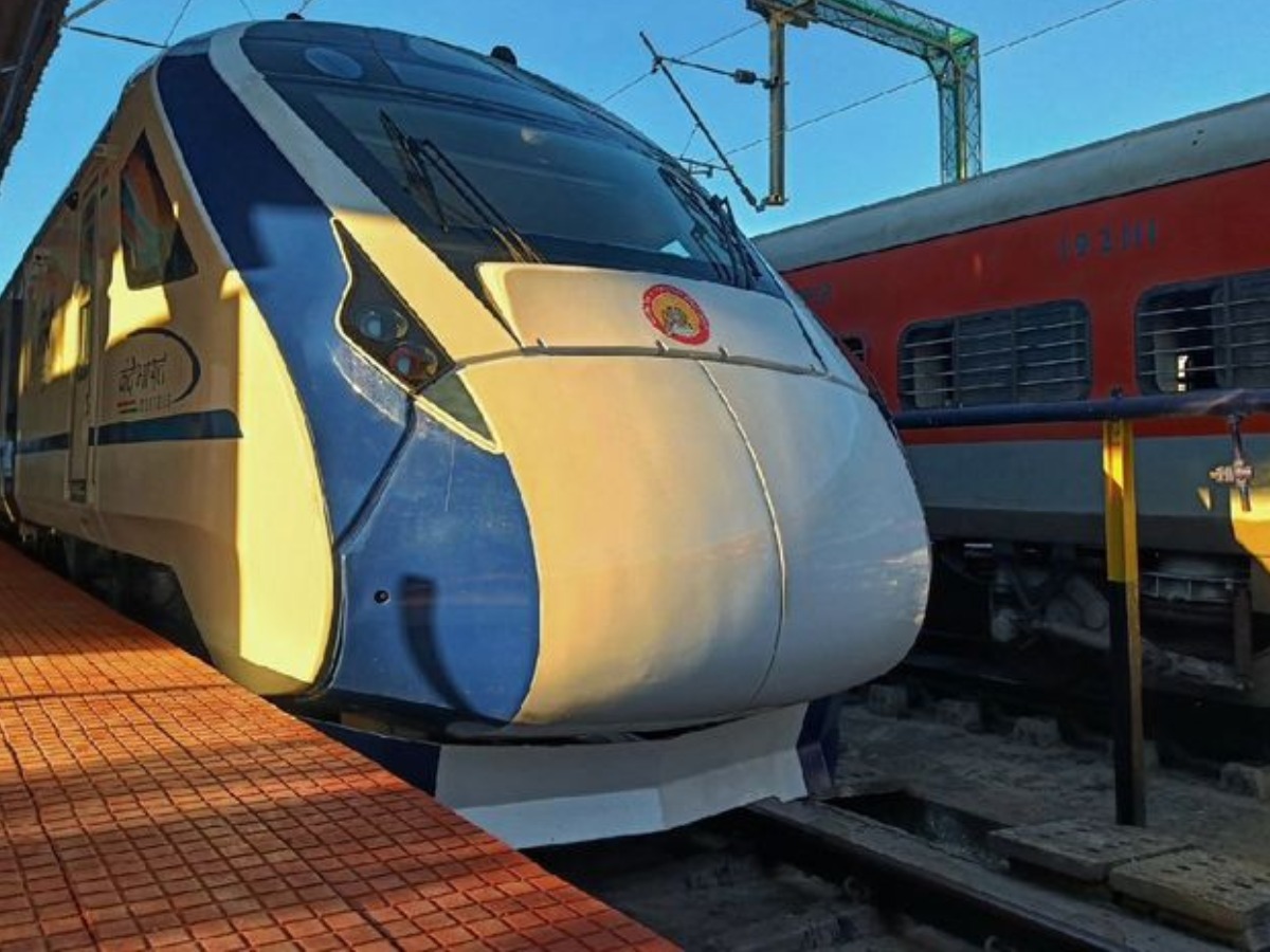 Vande Bharat : आप भी जाने आखिर क्या है वंदे भारत ट्रेन में ऐसा जादू , सुनकर आप भी हो जओगे हैरान - Photo Gallery