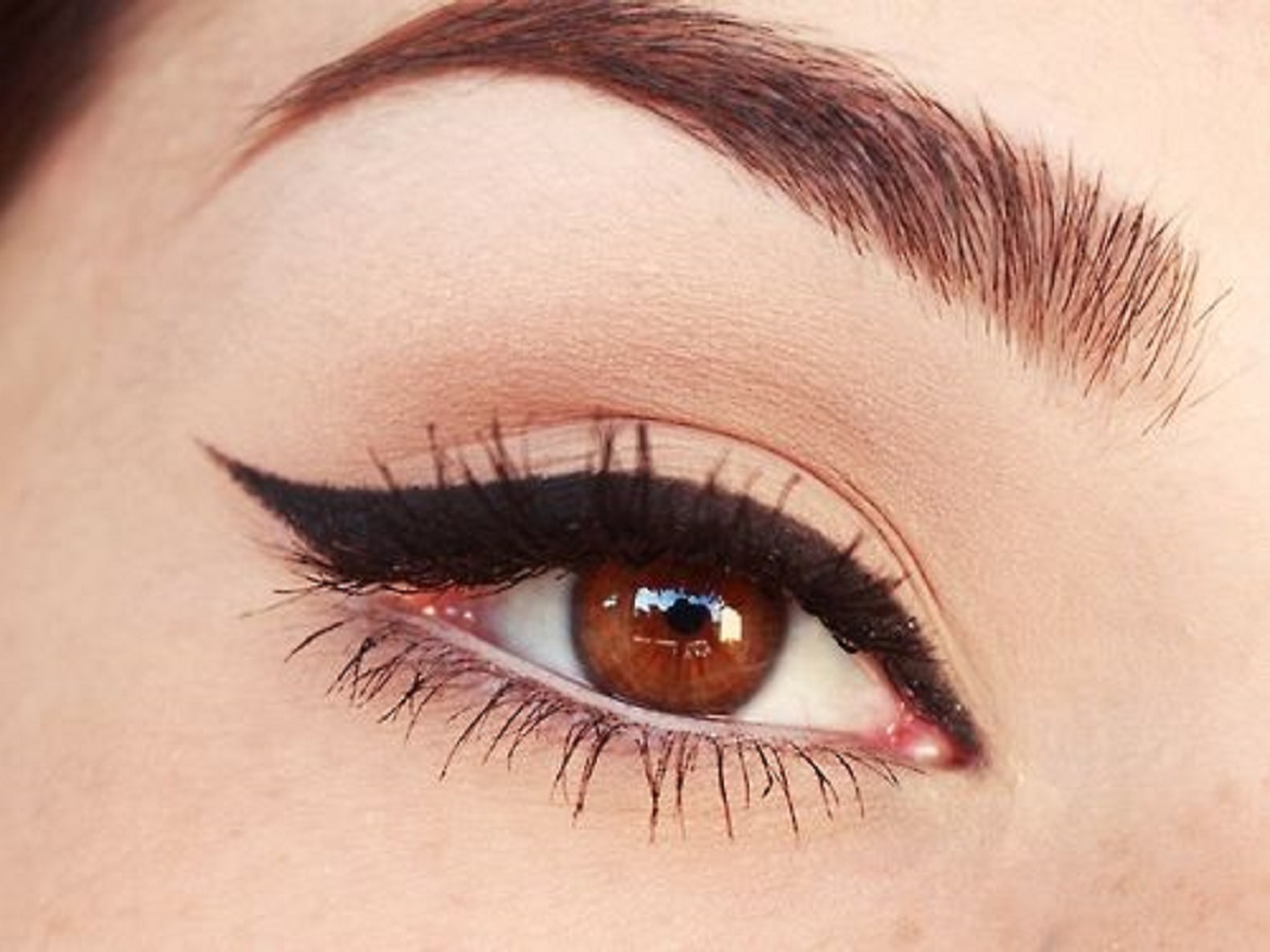 Eyeliner Design: हर मौके पर छा जाने वाले 12 यूनिक आईलाइनर डिजाइन आप भी जरूर ट्राय  करें - Photo Gallery