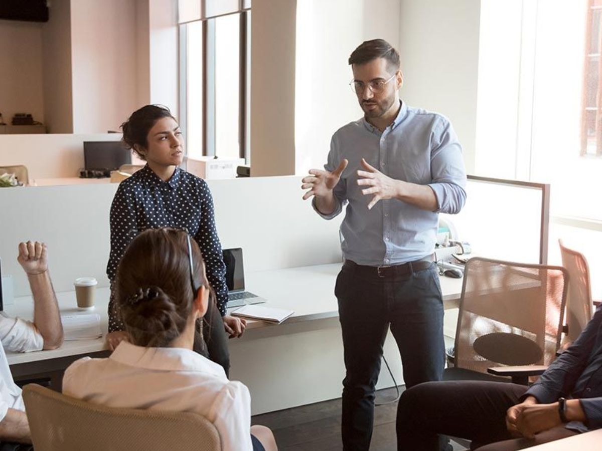 Disadvantages Of Headphones: कई घंटों तक ईयरफोन लगाने से खराब हो सकते हैं आपके भी  कान - Photo Gallery