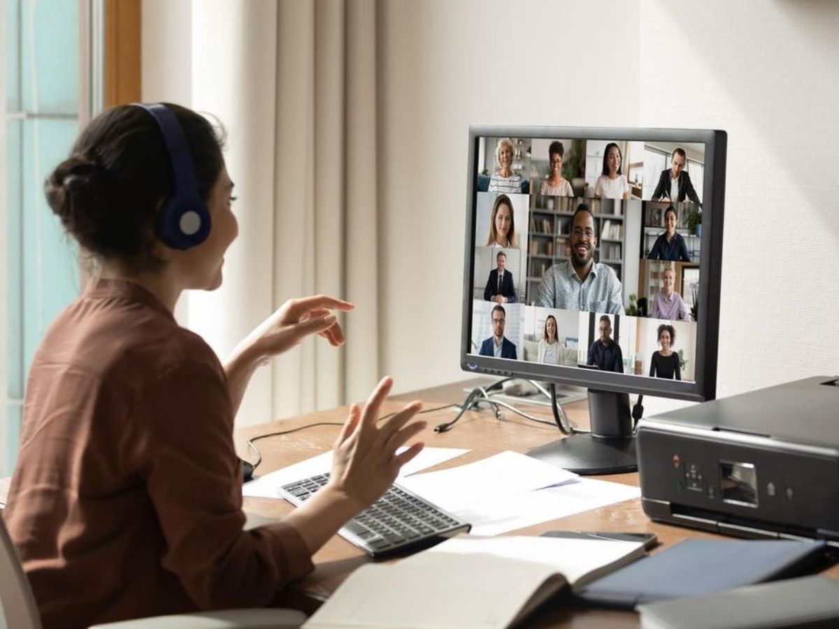 क्या आप भी हैं बातूनी तो ये करियर ऑप्शन हो सकते है आपके लिए परफेक्ट - Photo Gallery