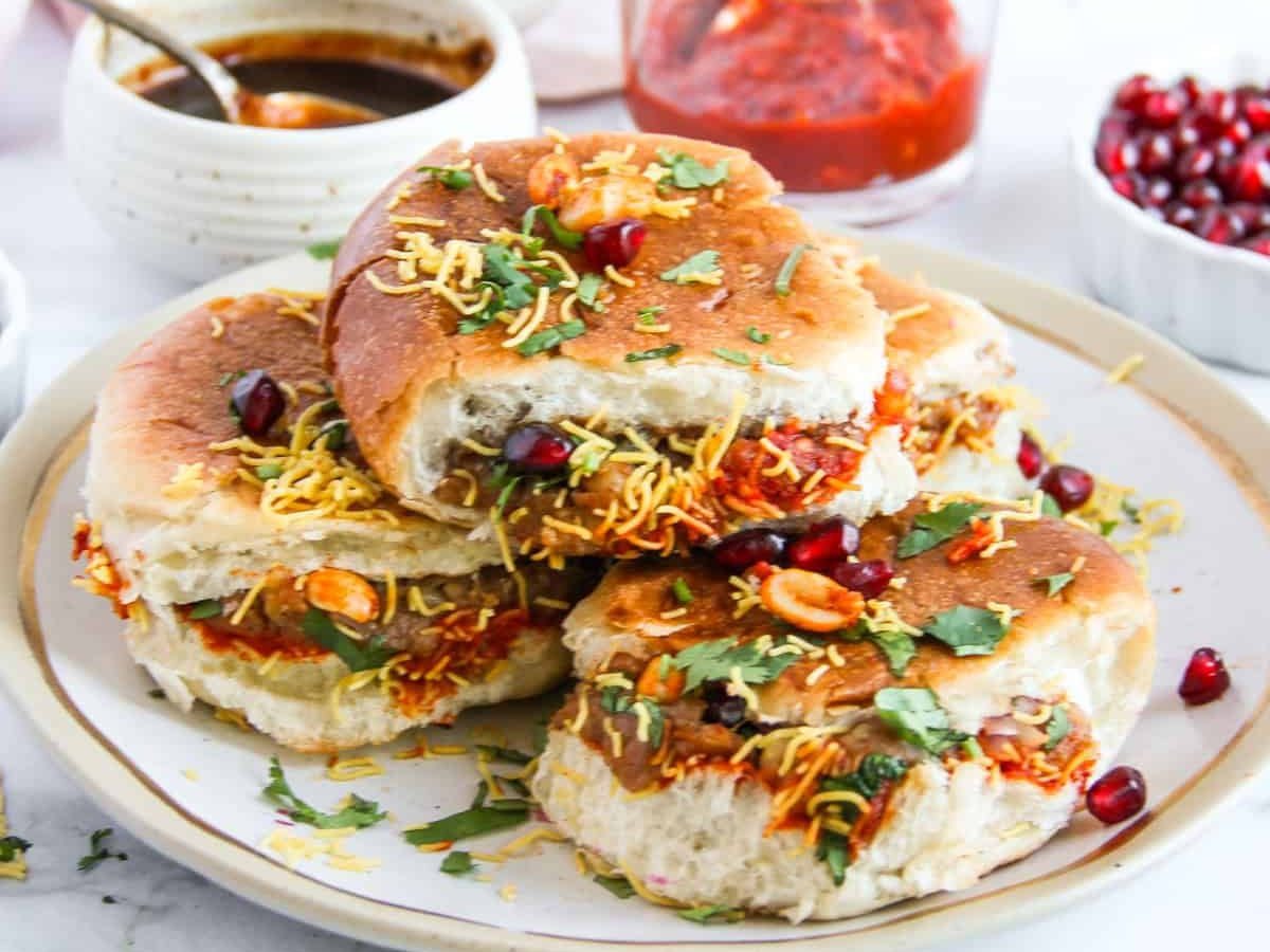 Mumbai Famous street Food: मुंबई के कुछ खास स्ट्रीट फूड जिसे खाकर आपका दिल भी हो जाएगा खुश - Photo Gallery