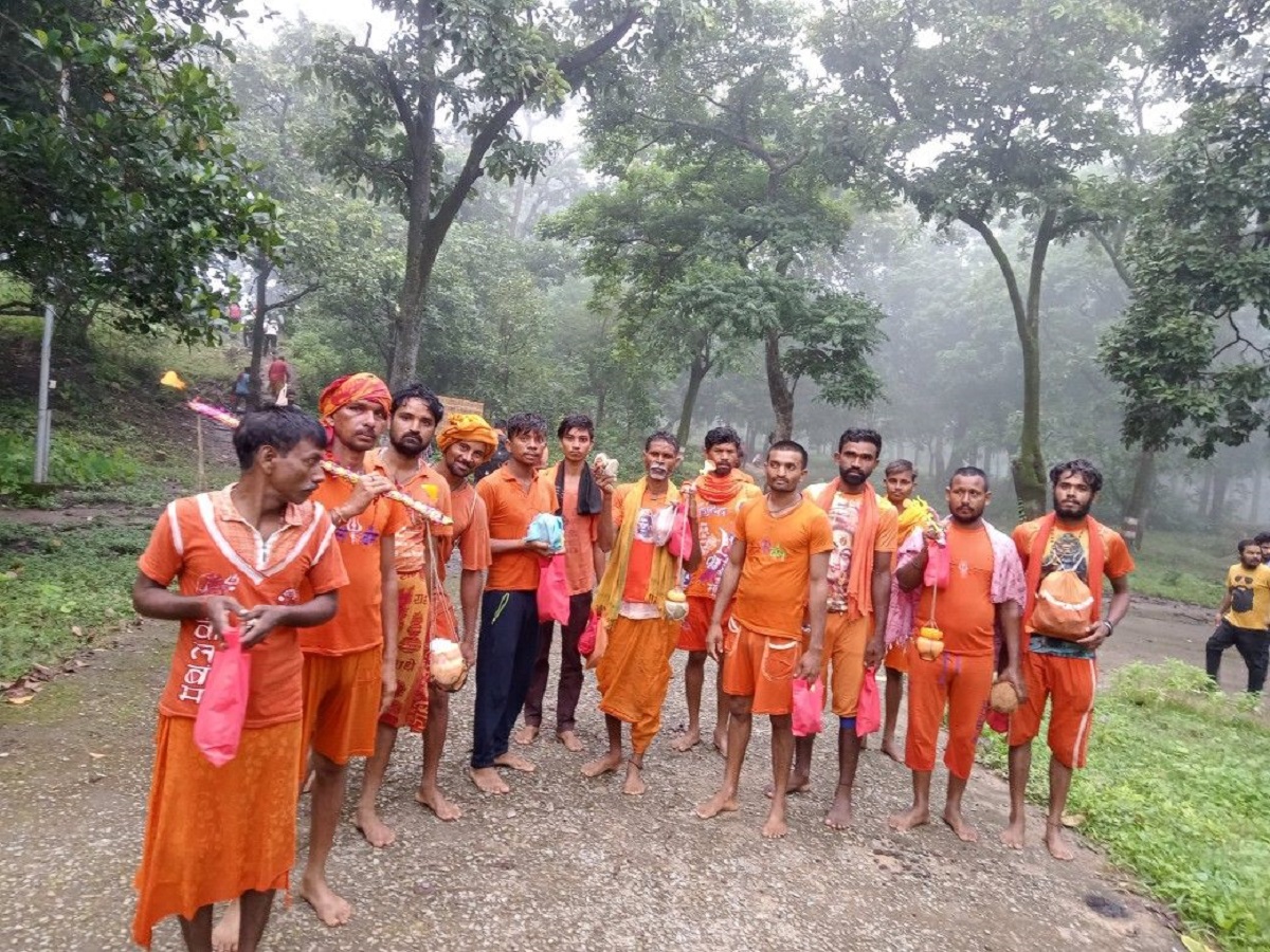 Kawad Yatra 2025: जानिए कितने प्रकार की होती है कावड़ यात्रा और क्या होते हैं  इसके नियम? - Photo Gallery