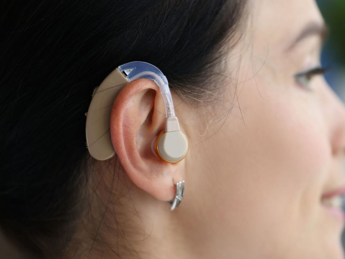 Disadvantages Of Headphones: कई घंटों तक ईयरफोन लगाने से खराब हो सकते हैं आपके भी  कान - Photo Gallery