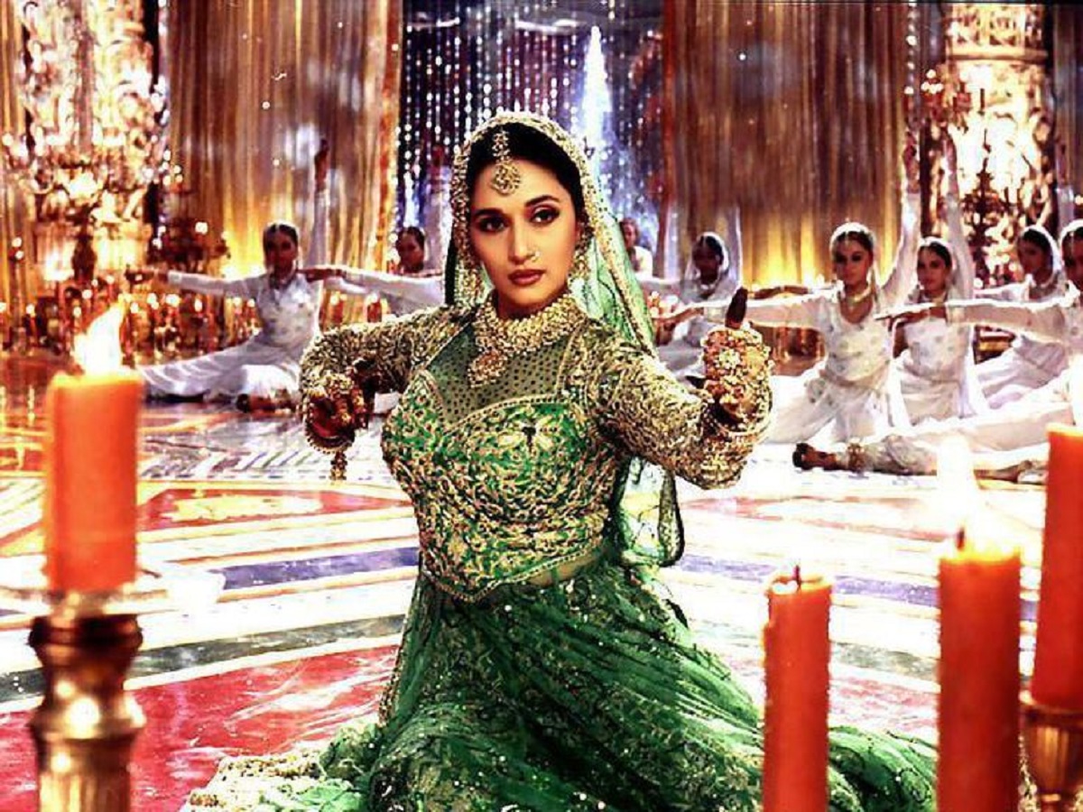 Top Movies Of Madhuri Dixit: आप भी जरूर देखे धक-धक गर्ल की ये फेमस फिल्में - Photo Gallery