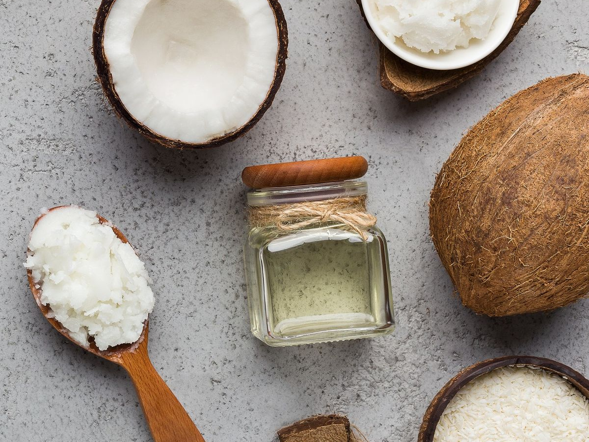 Benefits Of Coconut Oil: अगर आप भी है झुर्रियां से परेशान है तो अपनी त्वचा पर नारियल का तेल लगाए और प्राकृतिक  गलो  पाए - Photo Gallery