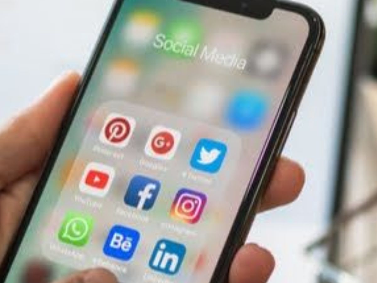 PAN Safety First: अपने पैन कार्ड को रखें कुछ इन आसान टिप्स से सुरक्षित - Photo Gallery