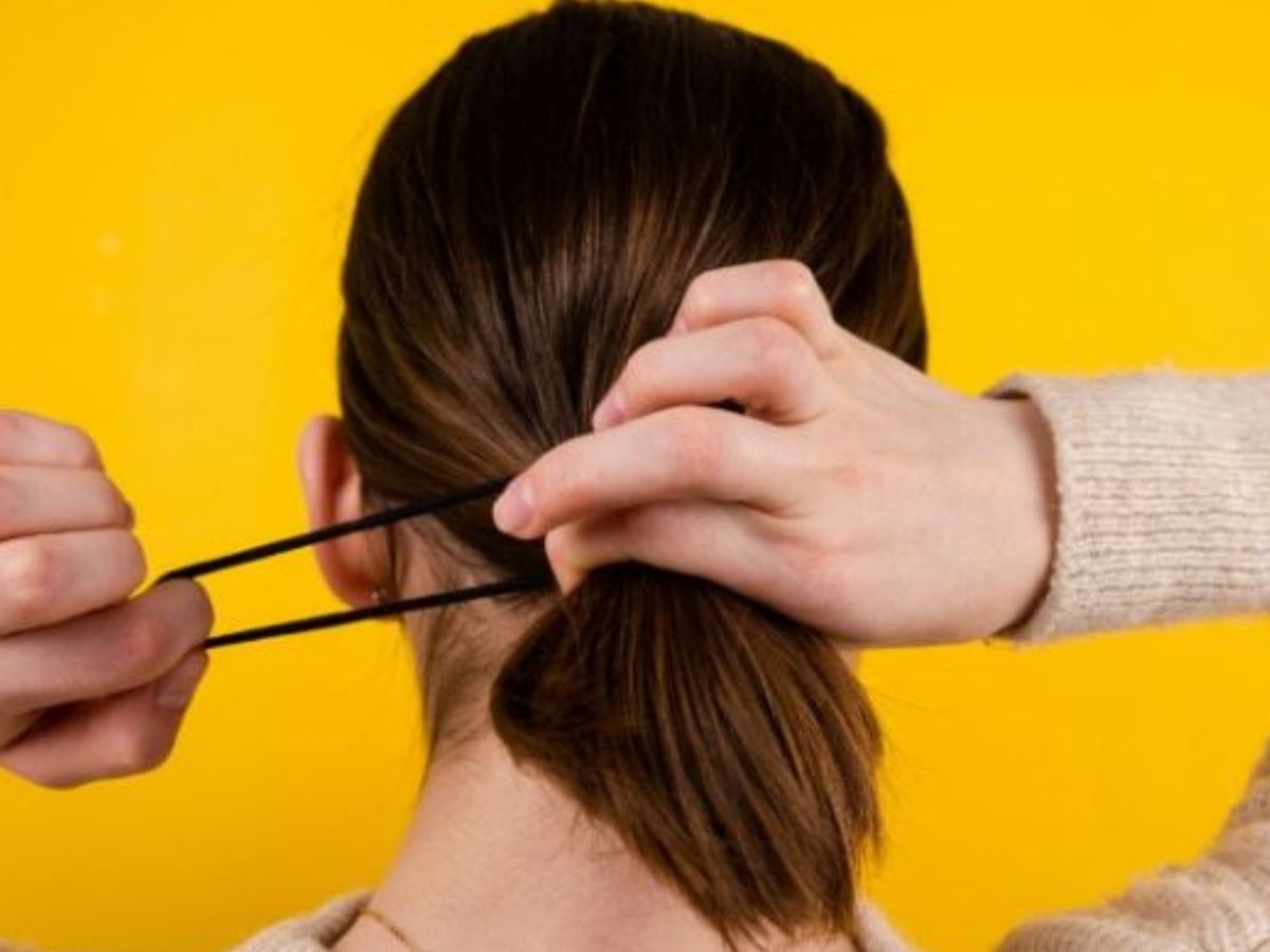 कहीं आप भी तो नहीं कर रहे बालों से रिलेटेड ये गलतियाँ? दे सकती है आपको काफी हद तक नुकसान - Photo Gallery