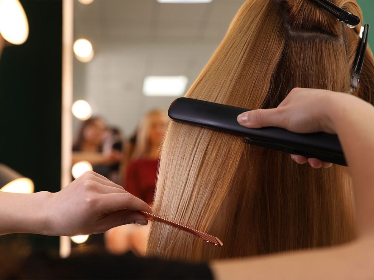 कहीं आप भी तो नहीं कर रहे बालों से रिलेटेड ये गलतियाँ? दे सकती है आपको काफी हद तक नुकसान - Photo Gallery