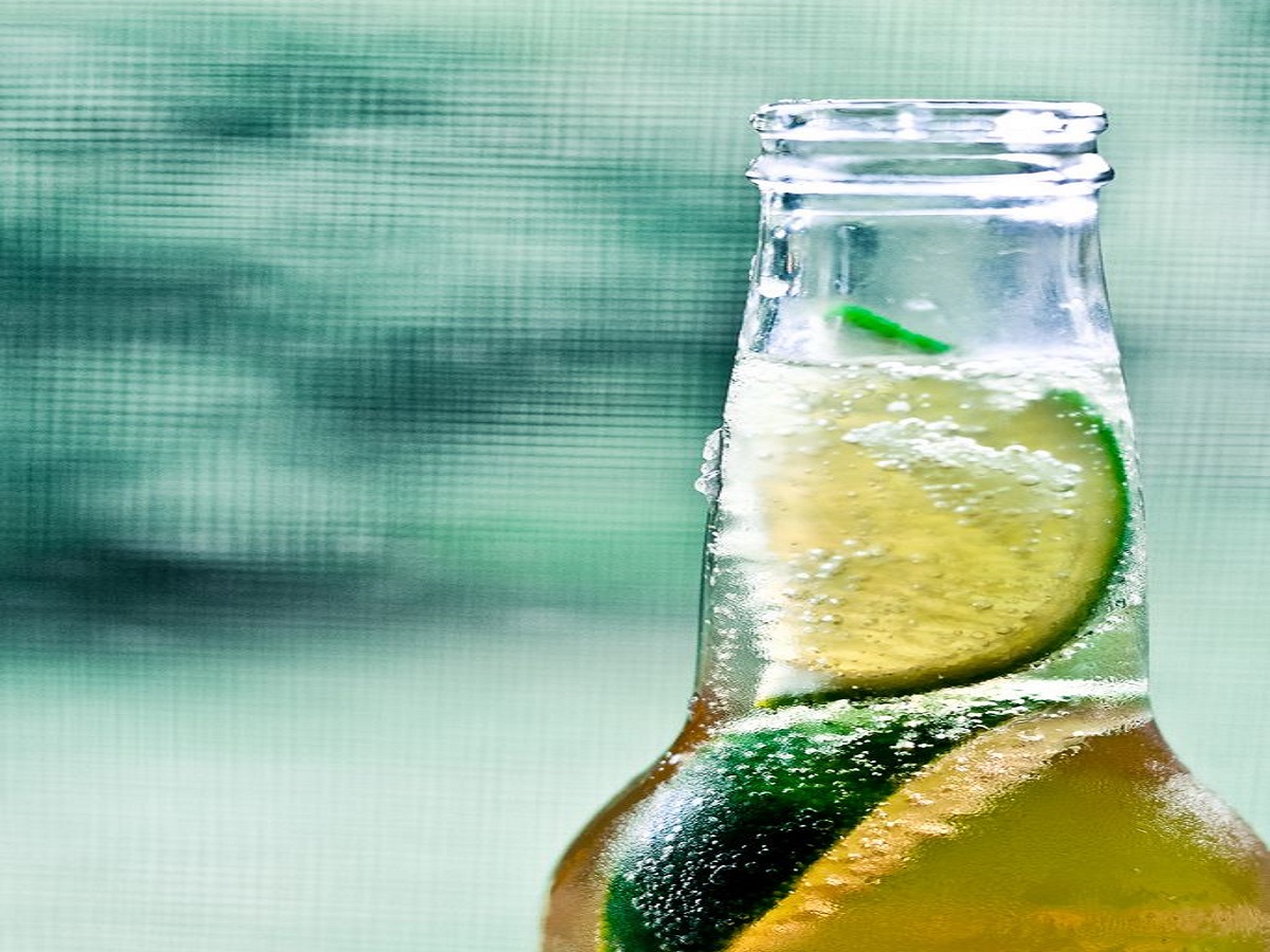 The Hidden Dangers Behind Every Fizzy Sip: गर्मी में ताज़गी या सेहत से समझौता? जानिए कोल्ड ड्रिंक का असली असर - Photo Gallery