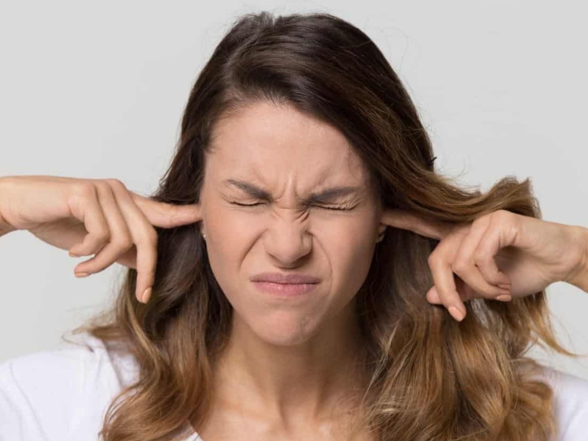 Disadvantages Of Headphones: कई घंटों तक ईयरफोन लगाने से खराब हो सकते हैं आपके भी  कान - Photo Gallery