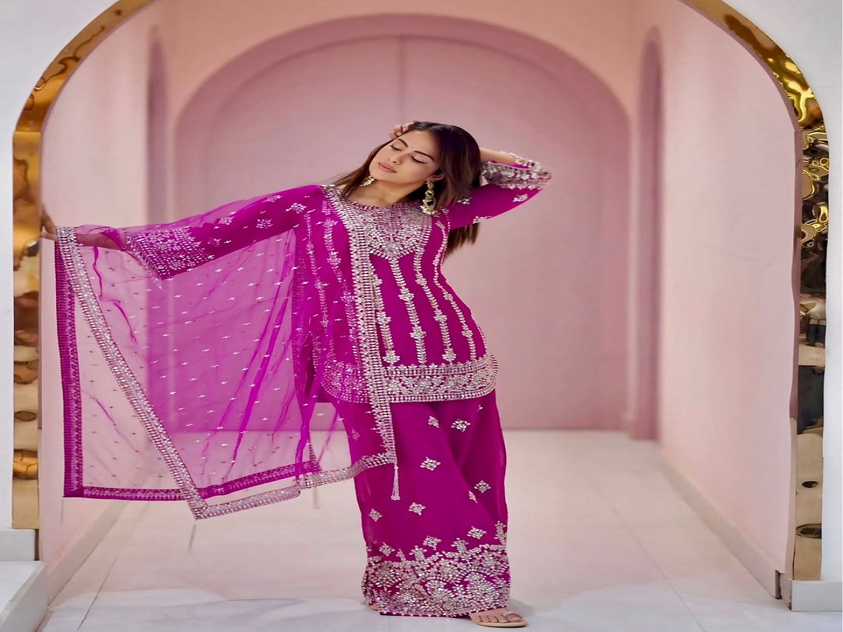 Avika Gor Stylish Look: अविका गौर के इन लुक से ले स्टाइलिंग टिप्स और दिखे बेहद खूबसूरत - Photo Gallery