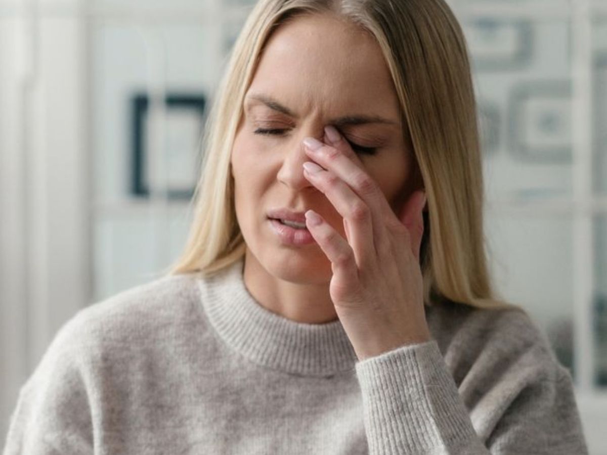 Signs That You Don’t Get Enough Sleep: समय से नींद पूरी नहीं हो पाने से आपको भी हो सकते हैं आंखों के नीचे काले घेरे - Photo Gallery