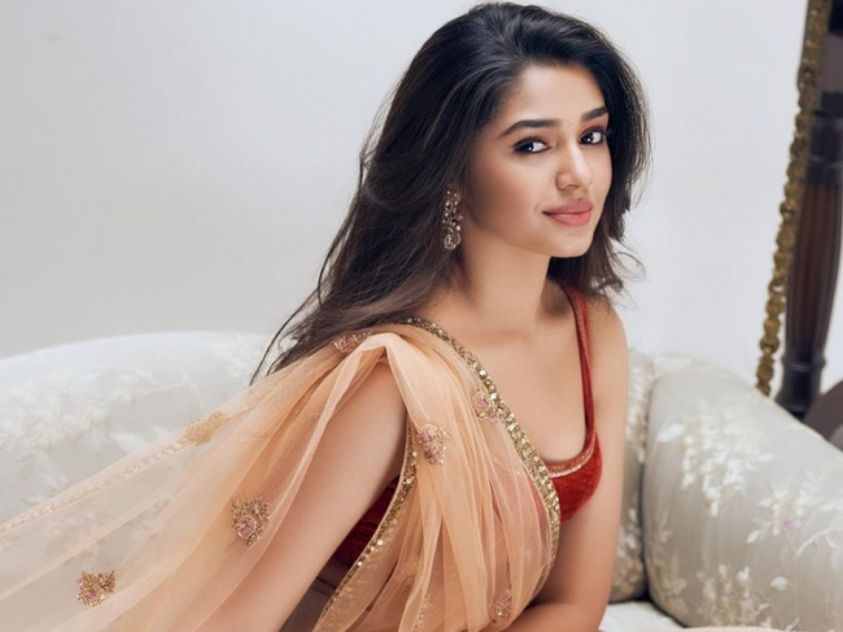 कीर्ति शेट्टी की सेक्सी हॉट तस्वीरें कीर्ति शेट्टी ने इन तस्वीरों में अपने मासूम लेकिन हॉट और सेक्सी लुक से दिल पिघला दिया - Photo Gallery