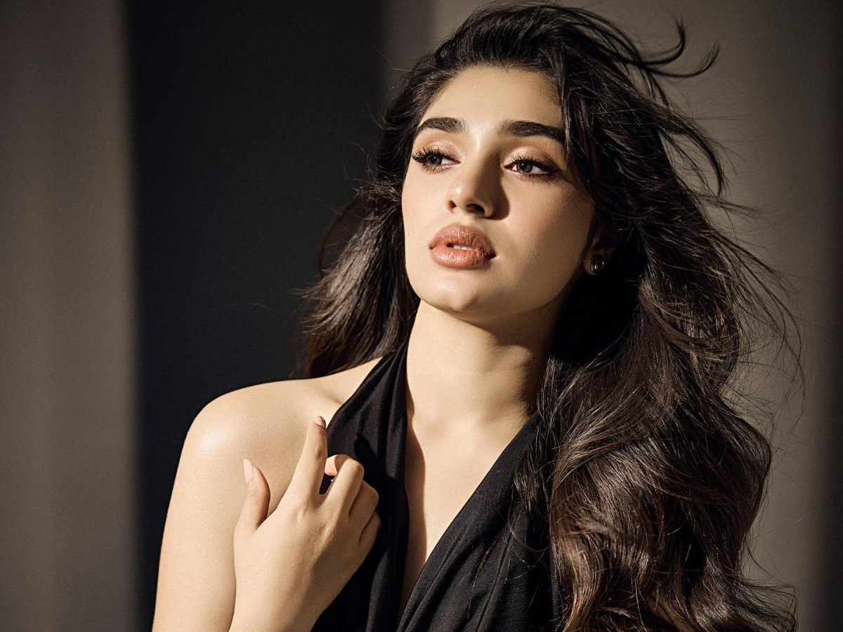 कीर्ति शेट्टी की सेक्सी हॉट तस्वीरें कीर्ति शेट्टी ने इन तस्वीरों में अपने मासूम लेकिन हॉट और सेक्सी लुक से दिल पिघला दिया - Photo Gallery