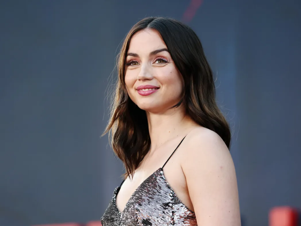 एना डी अरमास स्लीज़ी सेक्सी हॉट तस्वीरें लुभावनी खूबसूरत तस्वीरें लगती हैं - Photo Gallery