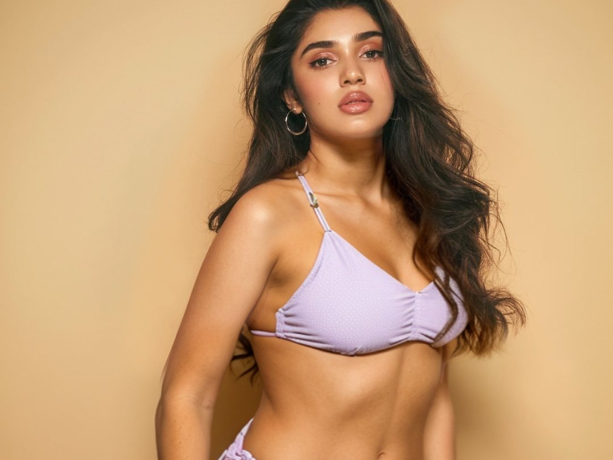 कीर्ति शेट्टी की सेक्सी हॉट तस्वीरें कीर्ति शेट्टी ने इन तस्वीरों में अपने मासूम लेकिन हॉट और सेक्सी लुक से दिल पिघला दिया - Photo Gallery