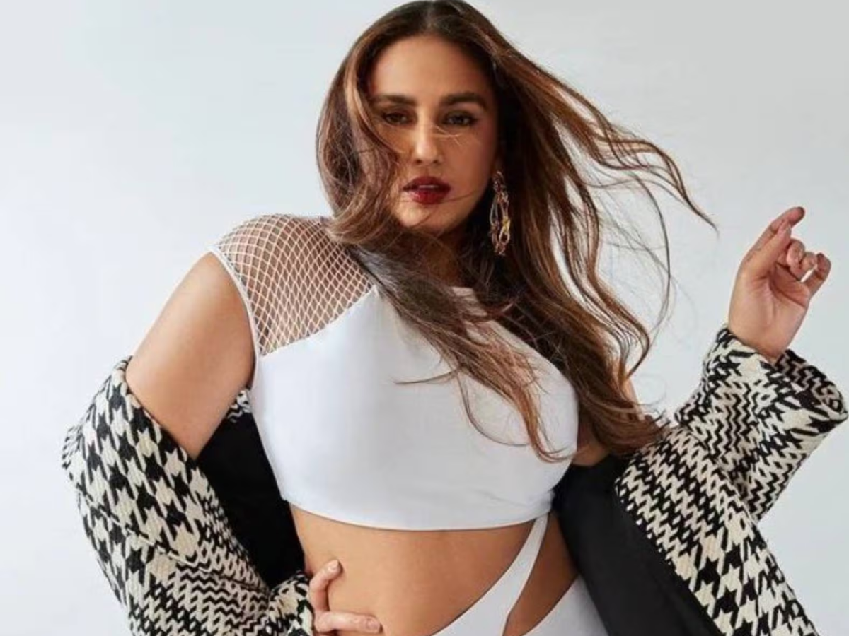हुमा कुरैशी की सेक्सी हॉट तस्वीरें बॉडी पॉजिटिविटी का जश्न मनाती हैं बोल्ड तस्वीरें - Photo Gallery