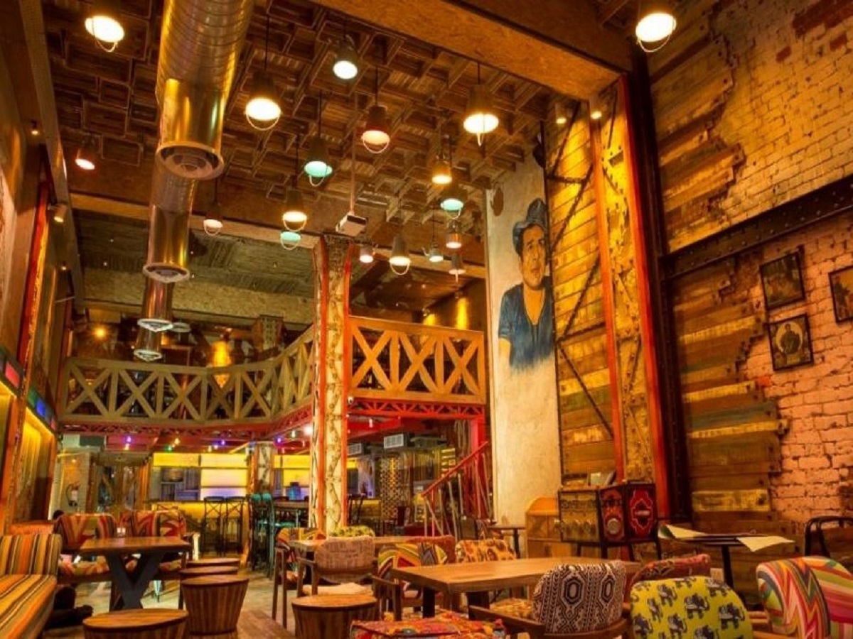 क्या आप भी नहीं गए है अब तक इन सेलेब्रिटी के रेस्टोरेंट्स में? तो आज ही जाए - Photo Gallery