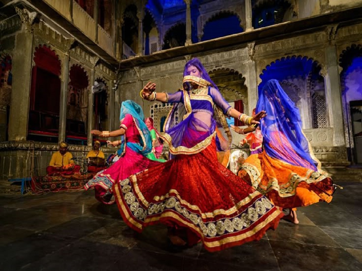 Famous Folk Dances Of India: गरबा से लेकर घूमर तक जानिए भारत के रंग-बिरंगे लोक नृत्य - Photo Gallery