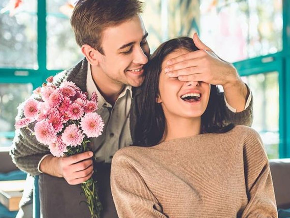 Keep loving Your Partner: इन कुछ तरीकों से अपनी शादीशुदा जीवन में बरकरार रखें रोमांस होगा रिश्ता मजबूत - Photo Gallery