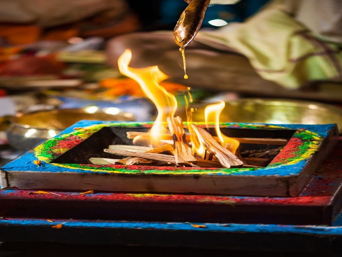 Vastu Tips: हवन कुंड की दिशा तय करती है आपके जीवन का सुख-दुख! जानिए कौन सी दिशा है शुभ और कौन सी अशुभ - Photo Gallery