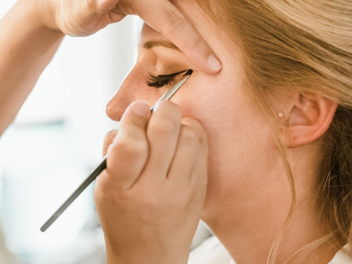 Tips To Fix Makeup: अगर आप से भी हो गई हैं, मकेअप करते समय गलती तो इन टिप्स से  करे ठीक - Photo Gallery