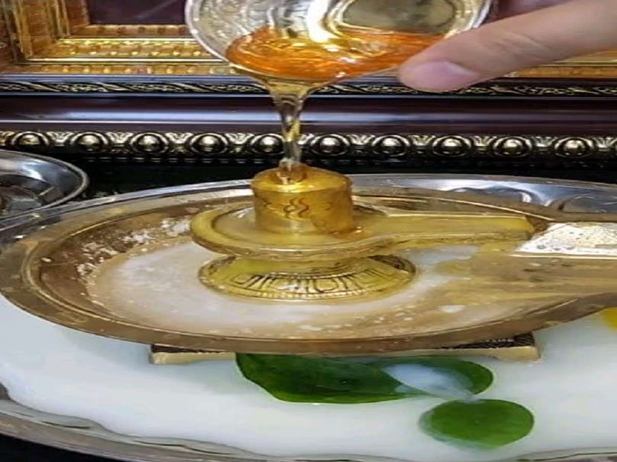 रुद्राभिषेक कैसे करें? सावन में भगवान शिव की कृपा पाने के लिए जानिए सही पूजा विधि और मंत्रों का महत्व - Photo Gallery