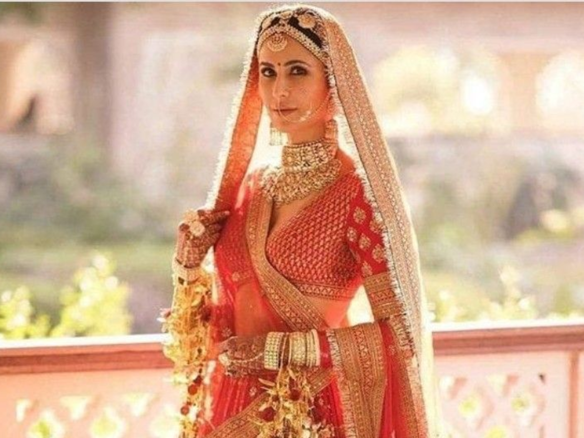 प्रियंका से लेकर दीपिका पादुकोण तक बॉलीवुड के इन दुल्हनों ने सेट किया नया ट्रेंड - Photo Gallery