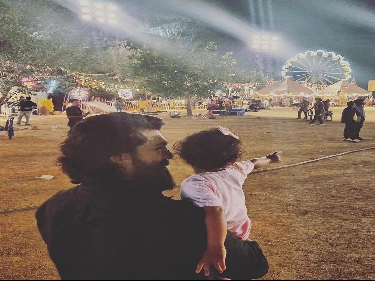 Star Kids With God Names: इन बॉलीवुड सितारों ने अपने बच्चों का नाम भगवान के नाम पर रखा है, जानिए नाम - Photo Gallery