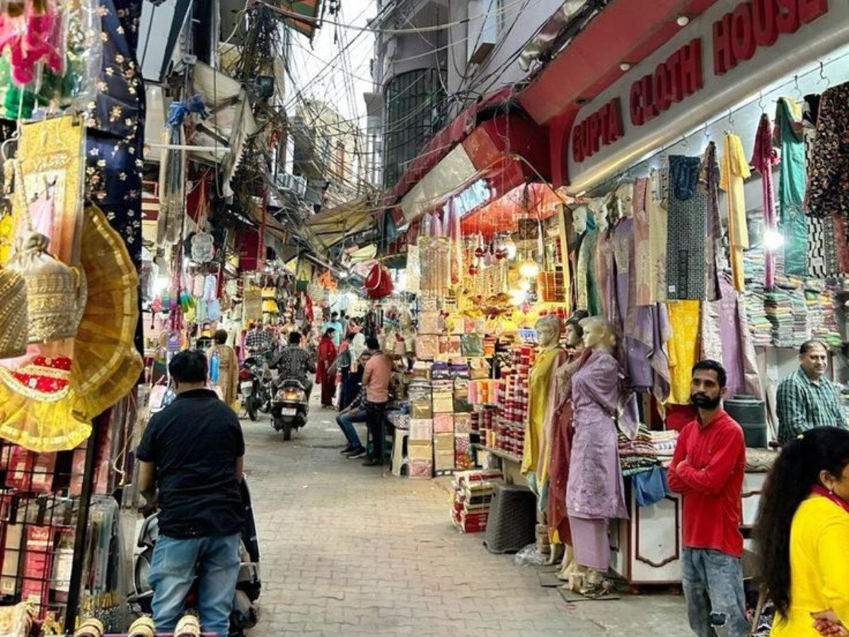 Delhi Cheapest Market:  अगर आप भी है शॉपिंग के शौकीन , तो जाइए दिल्ली की इन सस्ती मार्केट में - Photo Gallery