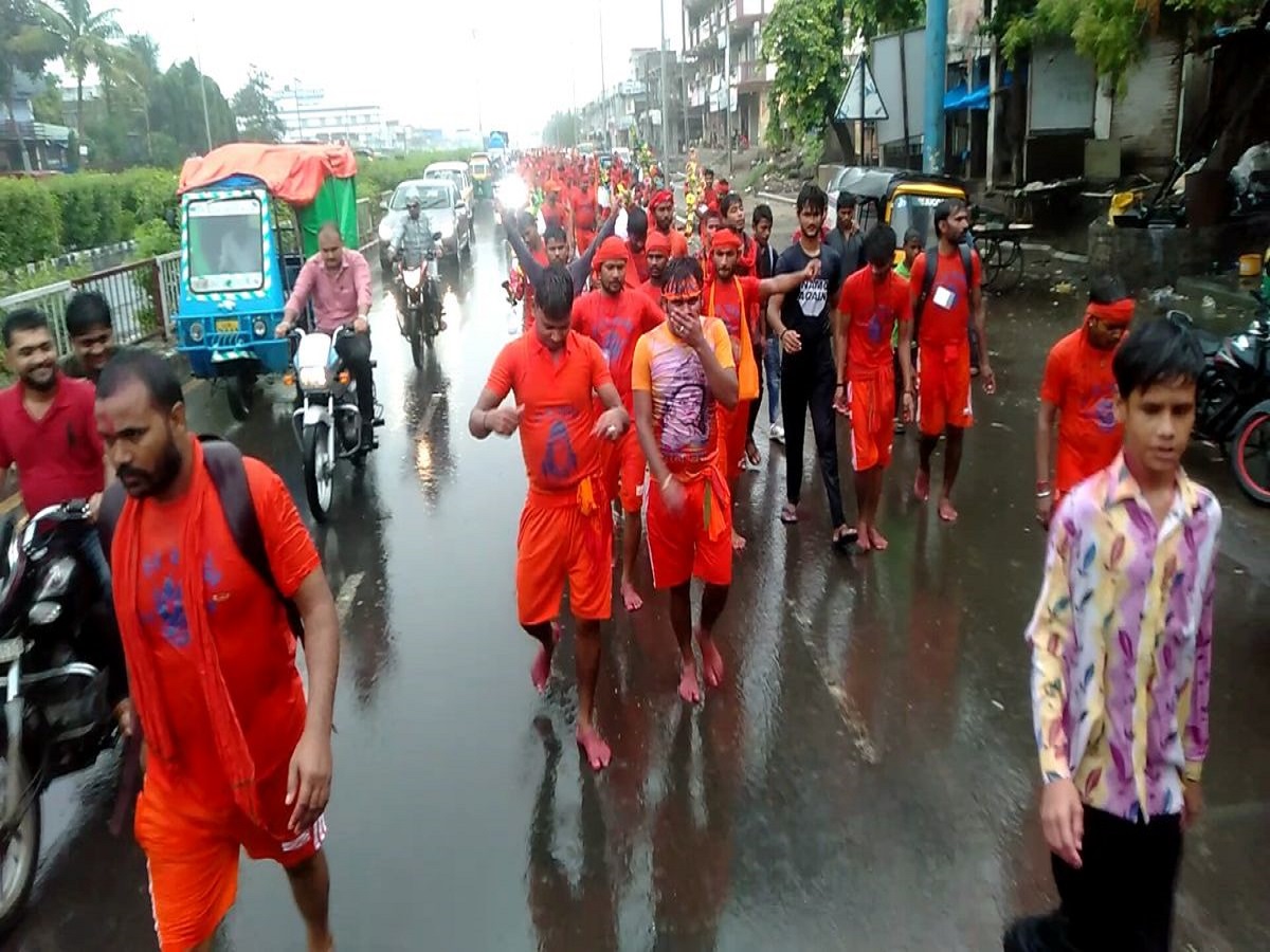 Kawad Yatra 2025: जानिए कितने प्रकार की होती है कावड़ यात्रा और क्या होते हैं  इसके नियम? - Photo Gallery