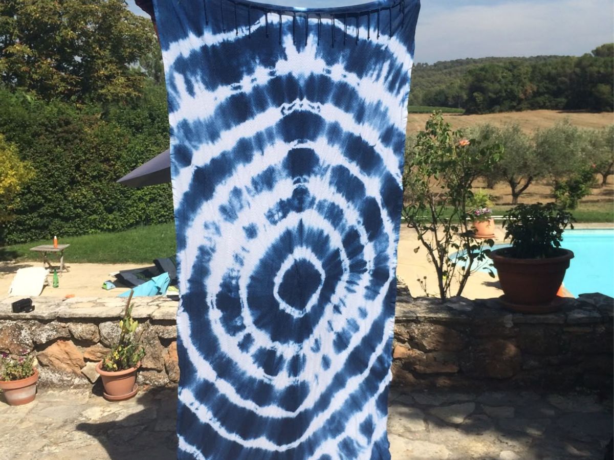 टाई-डाई के इस तरीके से दें अपनी पुरानी टी-शर्ट को नया लुक - Photo Gallery