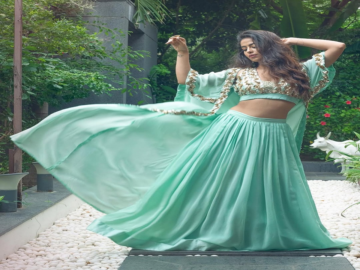 Avika Gor Stylish Look: अविका गौर के इन लुक से ले स्टाइलिंग टिप्स और दिखे बेहद खूबसूरत - Photo Gallery