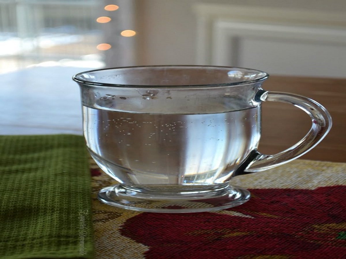 कानों की मैल हटाने के लिए तेल डालना कितना सुरक्षित? जानें एक्सपर्ट्स की राय और घरेलू नुस्खे - Photo Gallery