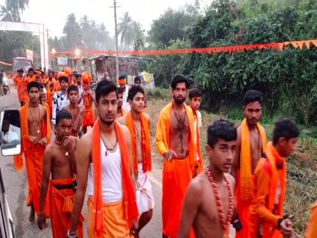 Kawad Yatra 2025: जानिए कितने प्रकार की होती है कावड़ यात्रा और क्या होते हैं  इसके नियम? - Photo Gallery