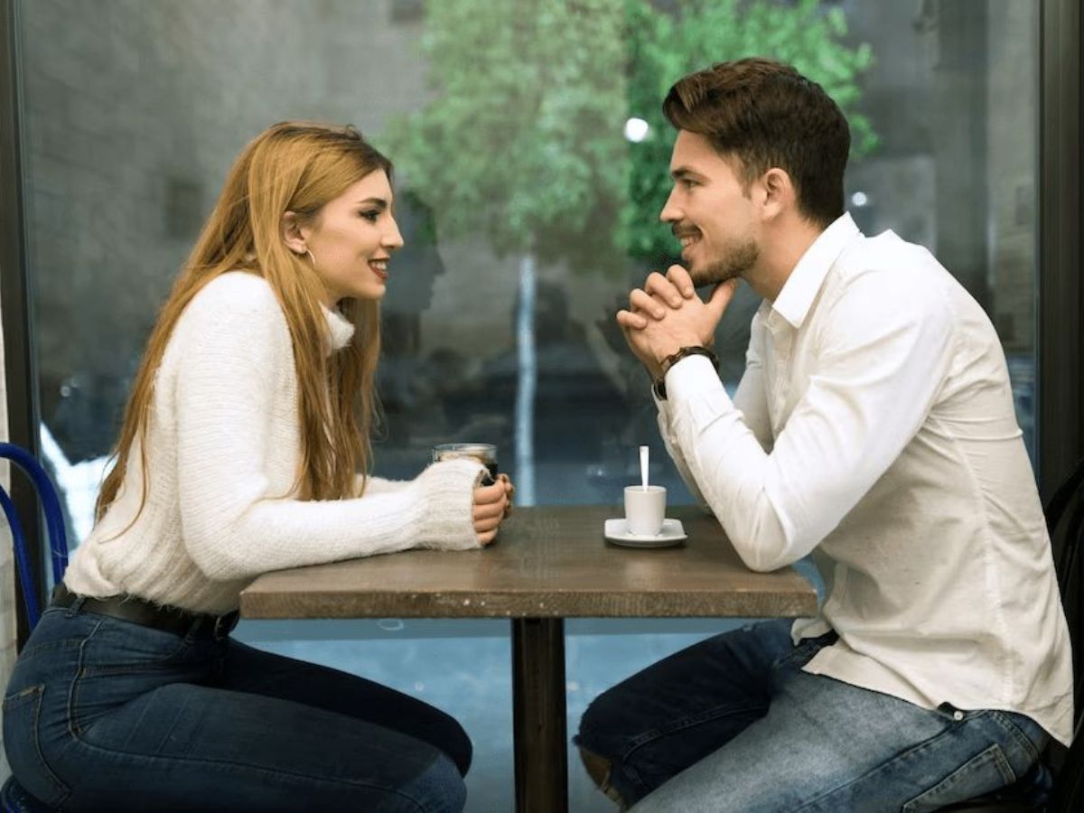 खुद से बड़ी उम्र के लड़को को डेट करना हो सकता हैं आपके लिए भी फायदेमंद - Photo Gallery