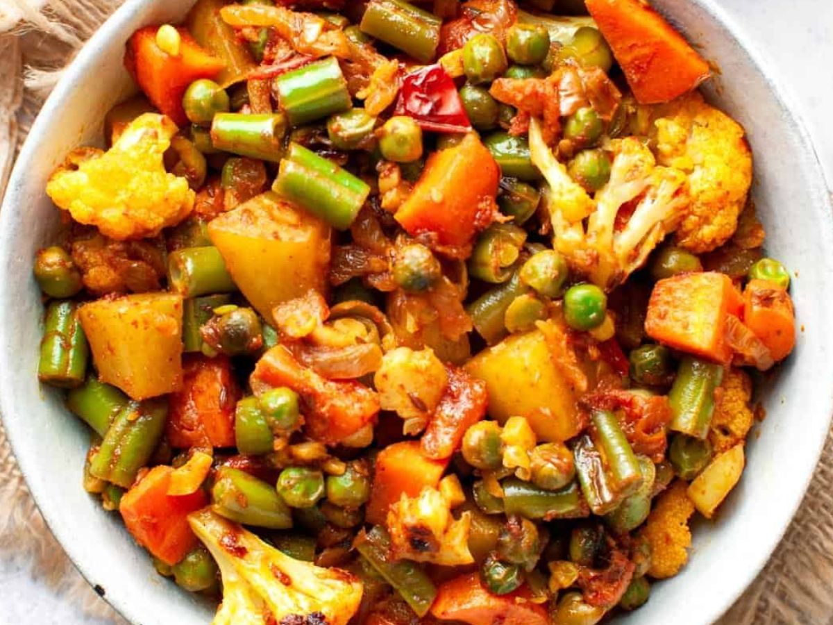 अगर आपका भी है बिजी लाइफस्टाइल तो प्रेशर कुकर में बनाएं झटपट यह सब्जी - Photo Gallery