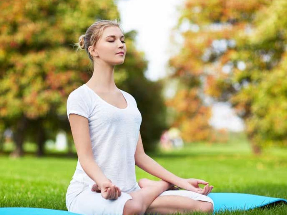 Yoga For Eyes: ये कुछ एक्सरसाइज करने से होगी आपकी आंखों की रोशनी तेज - Photo Gallery