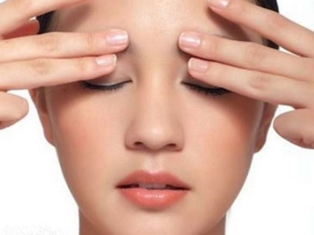 Yoga For Eyes: ये कुछ एक्सरसाइज करने से होगी आपकी आंखों की रोशनी तेज - Photo Gallery