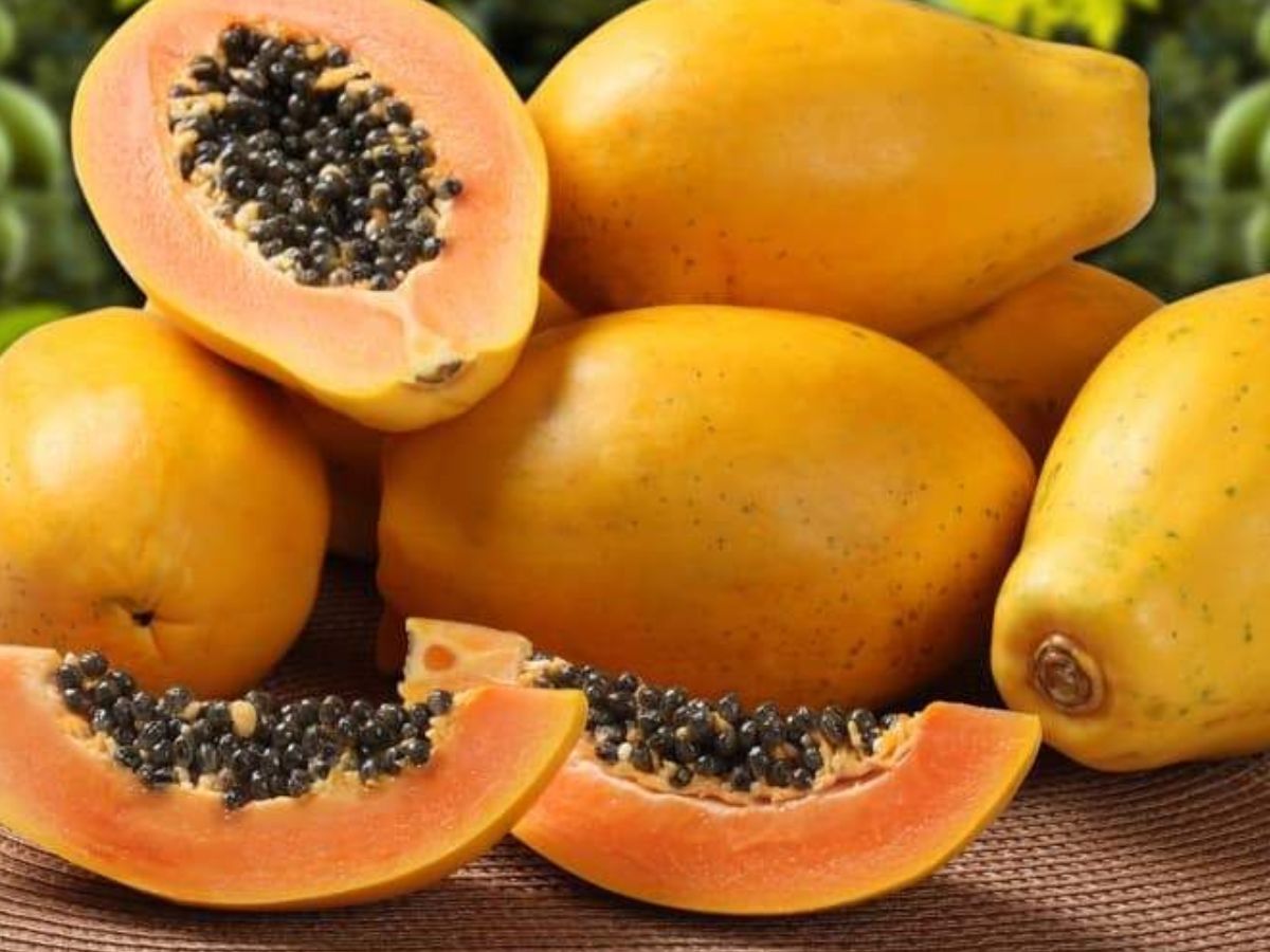 Fruits For Glowing Skin: पपीते से लेकर अनार तक आपकी स्किन को बना सकते हैं सुन्दर और चमकदार - Photo Gallery