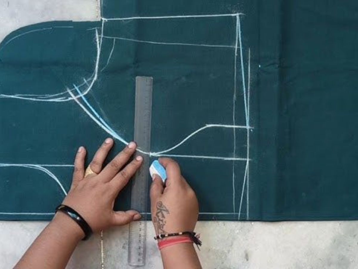 पुरानी साड़ी से बनाएं सुंदर गाउन, करें इन टिप्स को फॉलो - Photo Gallery