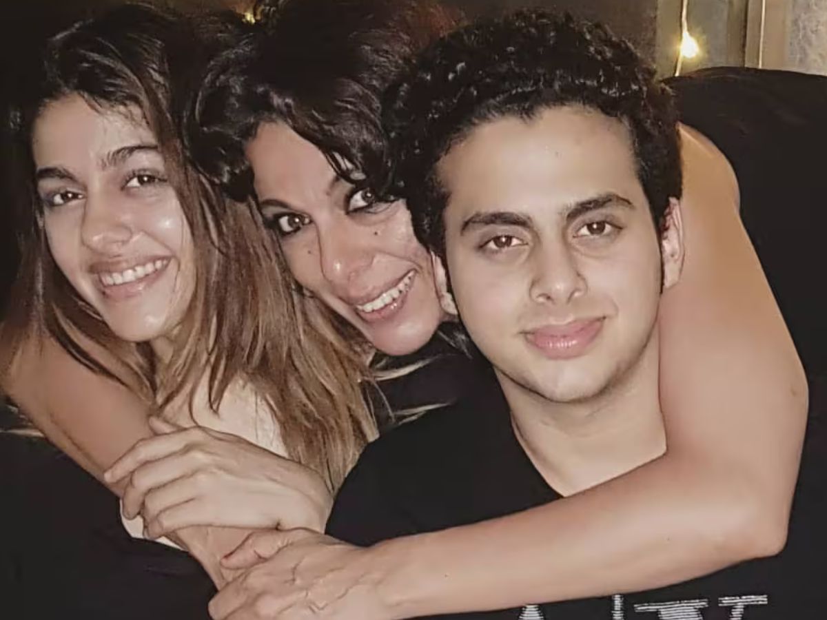 Iconic Mother-Son Duos: बॉलीवुड की इन फेमस मां- बेटे की जोड़ी को फैंस से मिलता है बेहद ज्यादा प्यार - Photo Gallery