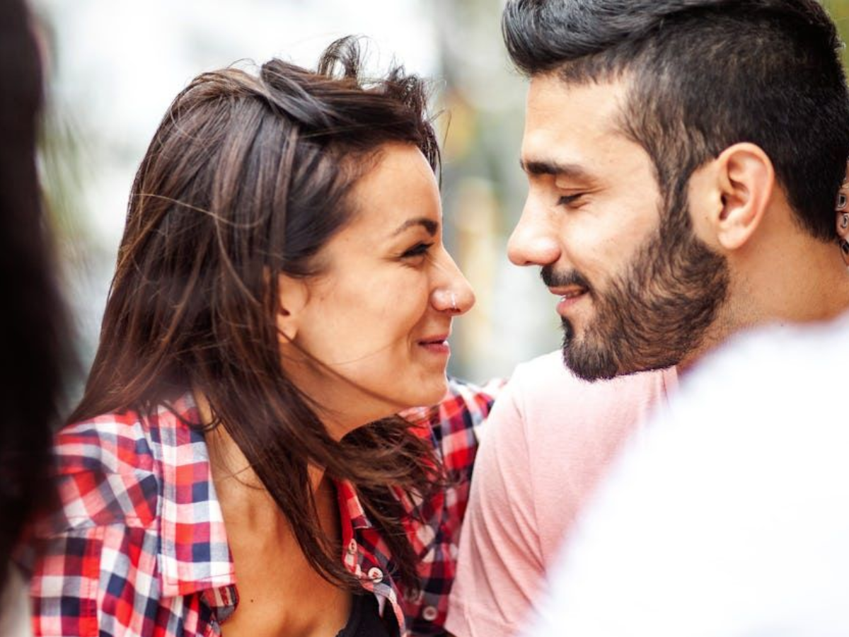 आपको भी बनाना है अपना रिश्ता मजबूत, जानिए खुशहाल कपल की ये कुछ खास आदतें - Photo Gallery